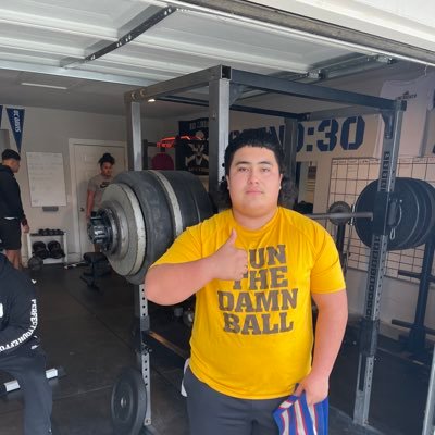Yuba City honkers right guard/centerI’m 5/10 285 PR bench 325 PR squat 505 4.25 GPA https://t.co/x5QLrfxkXD