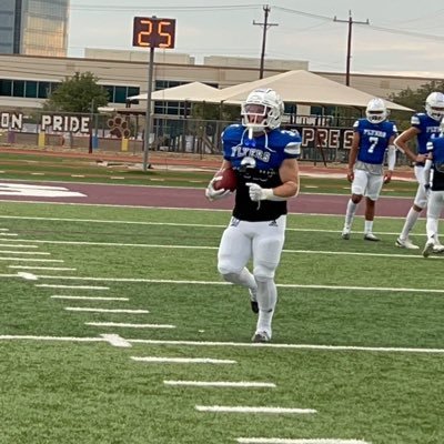 200lbs class of 2023 RB🧃4x first team all district 1st team All-State rb! https://t.co/tZpiiPusX5