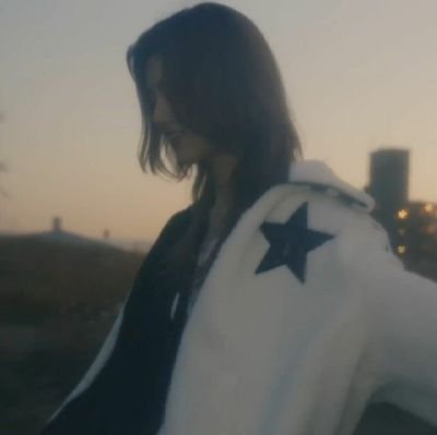 vvp_67's profile picture. ''The world is not as small as you think, the world does not only focus on one person, but the world is bigger if you dare to open all the doors.''