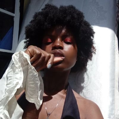 shesays1_1's profile picture. Maybe time should be abstract.