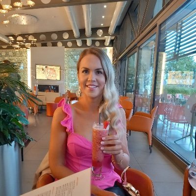 alexvhansell's profile picture. 