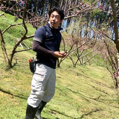 30年の闘病生活から復活して岡山の限界集落の山奥に移住し、手作業で桃園を作りました。
いろんな種類の桃と野菜や豆類を作ってます。
一人と犬一匹で大きい家に住んでるので、田舎暮らしと農業に興味ある方はいつでもどうぞ。