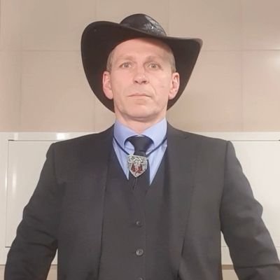 Roald Sand. Forsker, far/soddøkonom og gåtefull diktercowboy med eget hus, boots og hjerte som banker for mine 