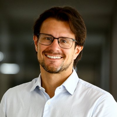 Jornalista. Autor dos livros