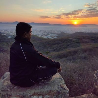 है प्रीत जहाँ की रित सदा, मैं गीत वहाँ के गाता हूँ।
भारत का रहने वाला हूँ, भारत की बात सुनाता हूँ।