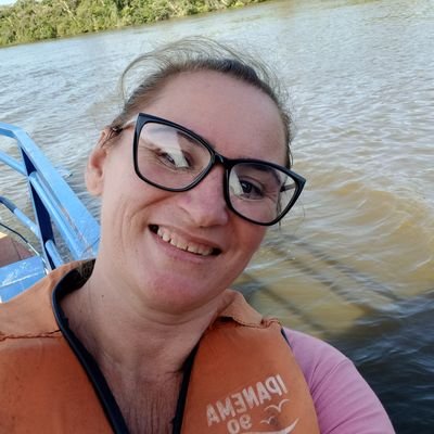 Sou amante da natureza,graduação em gestão ambiental.
Sou mãe de 2 filhos maravilhosos e esposa.