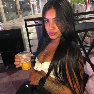Ela amava a lua.🌙 • 19
