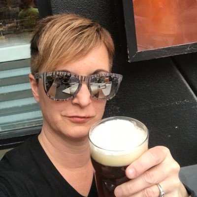 Loves to change hair color. USWNT Crew and craft beer.