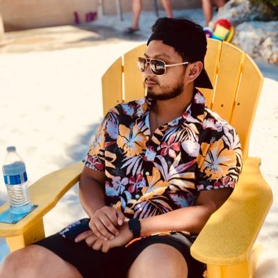 karlowuzhere's profile picture. chikin nugget