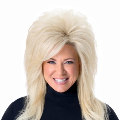 Theresa Caputo on Twitter: "@elised42 Hi 👋🏻 ♥️" / Twitter