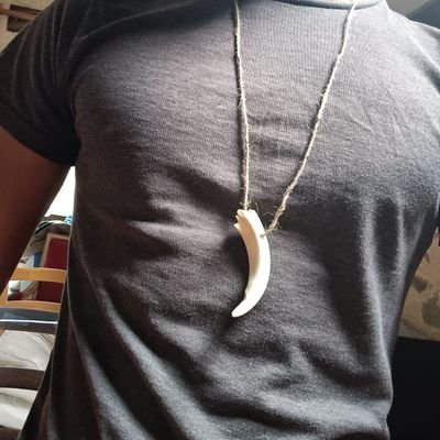 Fleurdepine_'s profile picture. N'importe quoi mais que périsse la bourgeoisie 🏴