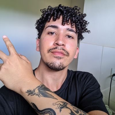 O homem é condenado a ser livre, pois uma vez jogado nesse mundo é condenado por tudo aquilo que faz