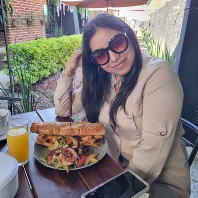 Miriam_jpe's profile picture. disarm with a smile