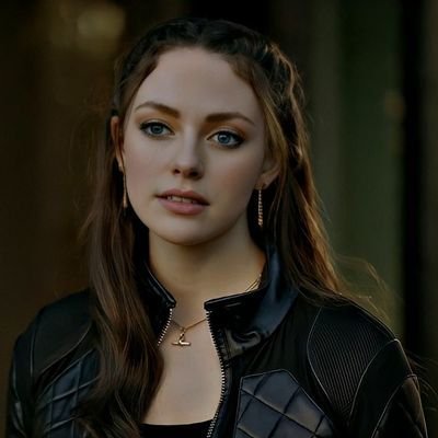 I am tribrid the only one of my kinda the daughter of Klaus Miklaeson and Hayley Marshall. Not Danielle Rose Russell humanity:on