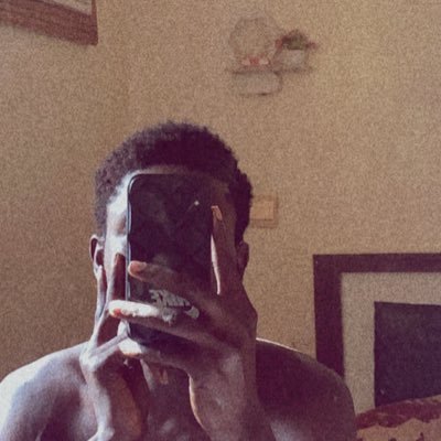 Heis_Shyee's profile picture. 🖤 Therapist ♋️ • Il est cancer 🌝 • Le candidat du ciel • 🌈 June 23 • 🌚 Enfoiré timide