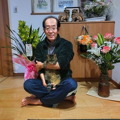 昭和３２年８月１７日徳島県美馬市穴吹町生まれ。昭和５１年３月より北九州市小倉北区在住。眼鏡卸問屋。山口眼鏡商会、逢坂屋、ヤマグチオプチカル、内田屋で４７年間在席。令和５年２月１５日６５歳６ヶ月で退職。