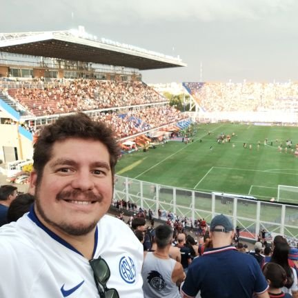 Cuervo, Peronista.
Porteño de origen, Tandilense de corazón.
Secretario de Formación Política del PJ Tandil
