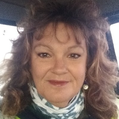 I am sad when I have to spin the birthdate wheel like the #WheelofFortune to get to mine, but my life is amazing and I love it!
Author, professional driver, mo