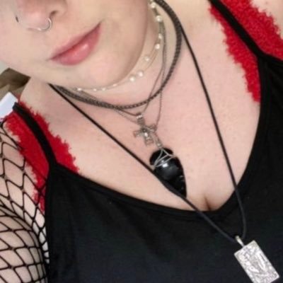 18+ only! | 22 thick emo college girl 🖤 dm! Id love to chat ✨snap https://t.co/wViA5xhEoO feel like spoiling me? https://t.co/rcUthvDC5M