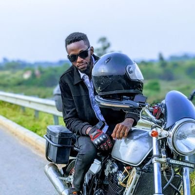 Hunt Dreams 👣 Goals.
Manchester City😎✌️.
Positive vibes
@Khalid @Billie Eilish @6lack.
UrbanClub DJs
@Brokensouls
LoneRider😎🏍️
💔💔