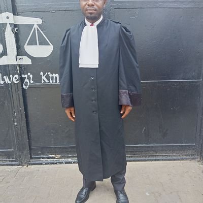 né le 2/10/1987 à booké. fils de BOLISOMI et de nkoto Licencié en Droit de l'université de mbandaka. Chef de travaux à Isp mbandaka. Avocat à la cour d'appel.