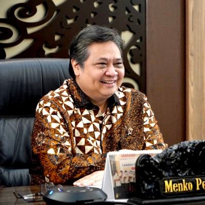 Menteri Koordinator Bidang Perekonomian RI periode 2019-2024                                                               Ketua Umum DPP Partai Golkar