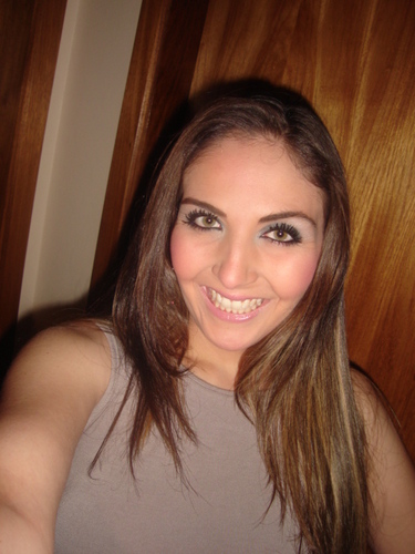 CarinePuhl's profile picture. Não sou santa, nunca fui e nem quero ser. Não tenho vocação nenhuma para santidade, mas acredito que o “bem” seja o melhor caminho...