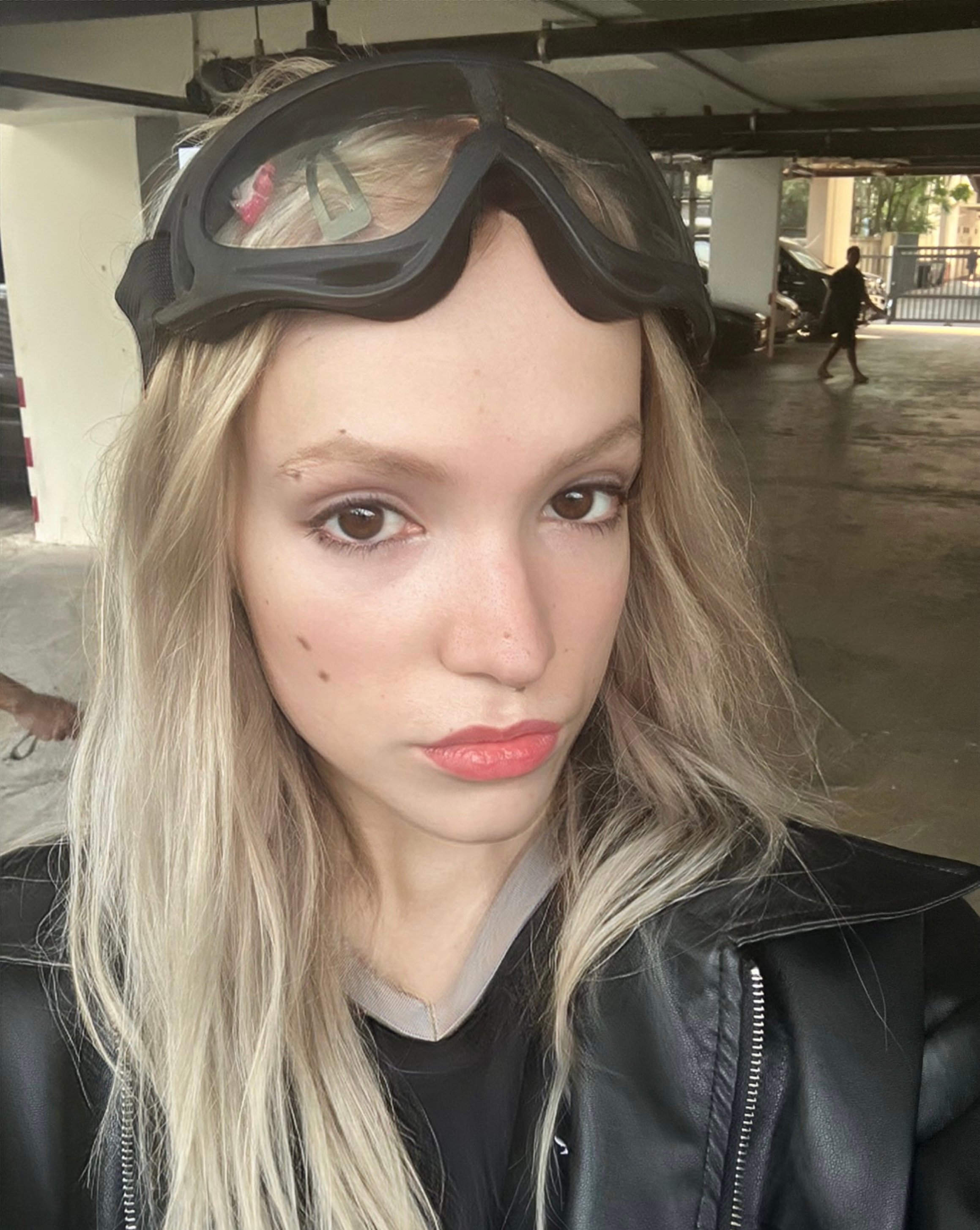 Your fav girl 💋
Follow my main account: @azuraromanov