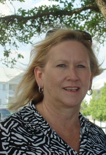 Realtor selling the urban lifestyle uptown and the surrounding neighborhoods.  Love good wine, travel, books, gardening and the beach.