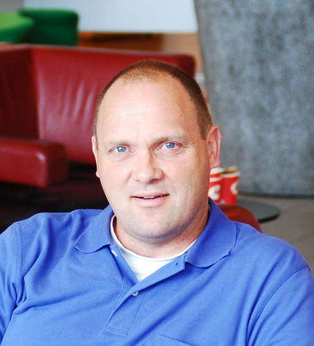 Manager uit Haren Gn. voor de Profit en Non-Profit sector. Materieel expert en innovator. Een bedrijfsadviseur die met beide voeten in de klei staat