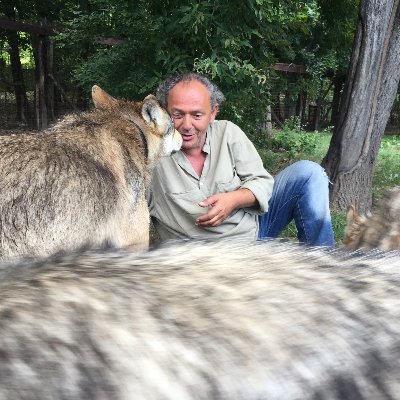 Wenn sich in einer Gesellschaft fast alle nur noch mit Dreck bewerfen, fühlt man sich als liberaler Demokrat und Journalist in der Mitte zunehmend einsam!