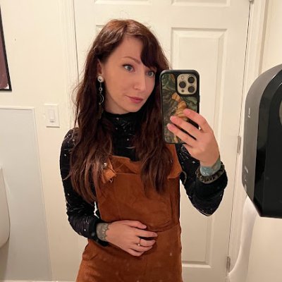 _smallhands_'s profile picture. Full-time goofy person / cat mom / maker of things. 30/flirty/thriving.