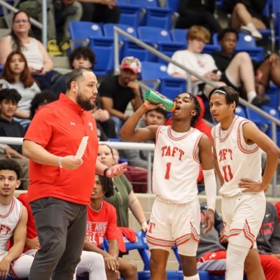 @northlakembb 2008 National Champion. @SRSU_MBB alum. NISD Teacher / Boys JV Basketball Coach / Varsity Assistant - @taft_basketball @NISDTaft