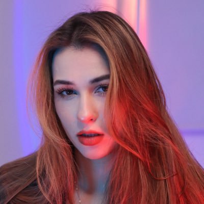 Chica rusa en España🕹 Twitch Partner🎥Tiktoker (2.3 M)⭐️Prozis : NOCHE🏋🏻♀️Videojuegos,humor, cosplay, cocina 📧Contacto: ksenia_noche@trendpxel.com