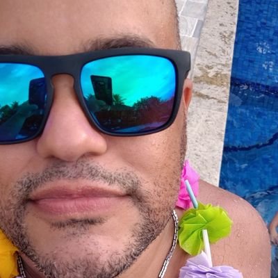 Michelhsousa's profile picture. Convencido? EU?? Antes eu era convencido... Hoje, sou perfeito! 😎😁