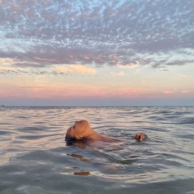 emav40's profile picture. 