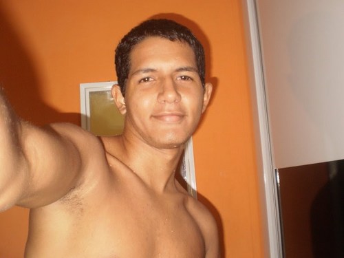 Custe o que custar, Você vai ser só minha, Custe o que custar, Você vai ser só minha, Serei teu rei e você minha rainha.