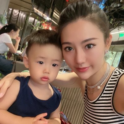 A 35-year-old divorced woman with a 5-year-old son. Currently engaged in medical beauty work. My dream is to retire at 40 and travel the world 😋😊.