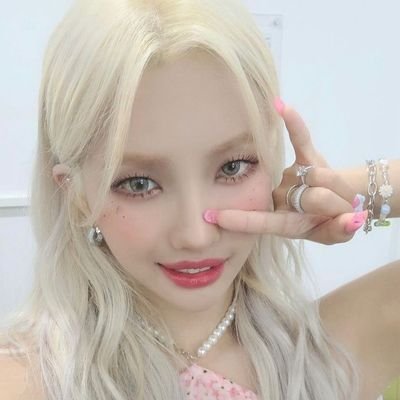 ⊱ 🗝️ ♡ ꒰ @yooinhy's gf ! ꒱                                                                 
〃 lee?! i love lee!!!!! ‹𝟹꙳⭒ ۫  ꉂ(ˊᗜˋ*)