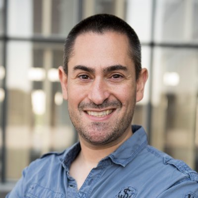 Entrepreneur developing an AI startup : 15 years of product management. Offering Generative AI consulting services