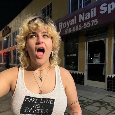 skinnyntrlblond's profile picture. she/they