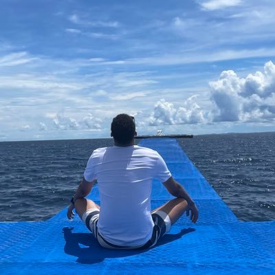 _Zuggz's profile picture. Extrovert with energy levels of a Golden Retriever - as told by the wife