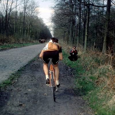 Cuenta cuyo nombre es un homenaje al tramo más conocido de la clásica más importante del mundo del ciclismo • Psicólogo Deportivo