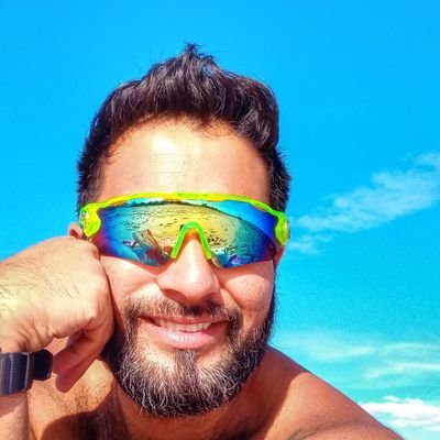 DavidDuzac's profile picture. Somos momentos vividos, en este universo.