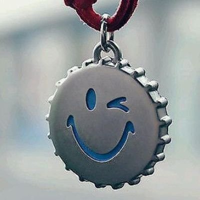 قد يِخآلف قوليِ فعٍليِ أحيـِآنآ ... أو گـثيِرآ ، فلآ تتـعٍجُب فإنمـآ أنآ بشـر .