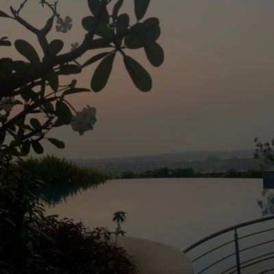 Jaaniyee__'s profile picture. 𝘓𝘰𝘰𝘬 𝘢𝘵 𝘭𝘪𝘧𝘦 𝘵𝘩𝘳𝘰𝘶𝘨𝘩 𝘵𝘩𝘦 𝘦𝘺𝘦𝘴 𝘰𝘧 𝘎𝘳𝘢𝘵𝘪𝘵𝘶𝘥𝘦;𝘵𝘩𝘦 𝘸𝘰𝘳𝘭𝘥 𝘣𝘦𝘤𝘰𝘮𝘦𝘴 𝘔𝘢𝘨𝘪𝘤𝘢𝘭 &𝘈𝘮𝘢𝘻𝘪𝘯𝘨 𝘱𝘭𝘢𝘤𝘦🕉🔱🌸