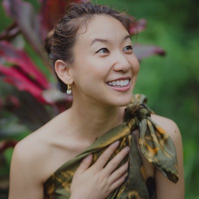Buddhist Coach. Writer. Speaker.
Founder of Get Free! 
Bridging love, justice and healing for people and planet 🙏🏼🌎🌻

Mentorships for BIPOC + Speaking  ↓