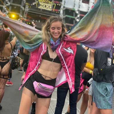 DelaneyBurns13's profile picture. new account