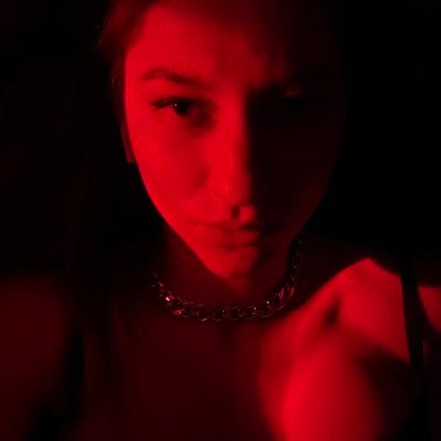 Милфа 🌙
Мне 38, я родом из северного города не отмеченного на карте, но в моих фото много тепла и немного магии ✨
Фото тут — это больше, чем просто кадры