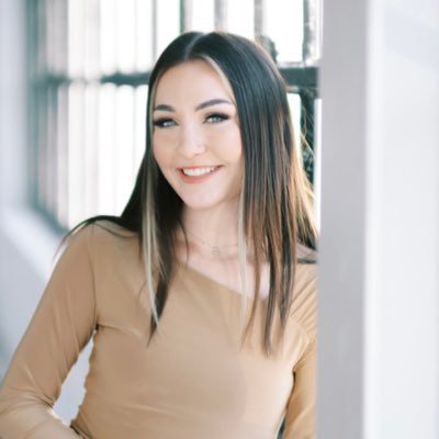 styledbybraylee's profile picture. I’m a professional makeup artist 🤍 PR: styledbybraylee@gmail.com